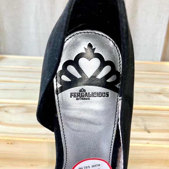 Fergalicious By Fergie Women’s Heels Black Suede Size 7.5 (Fits Size 7) - Picture 5 of 7